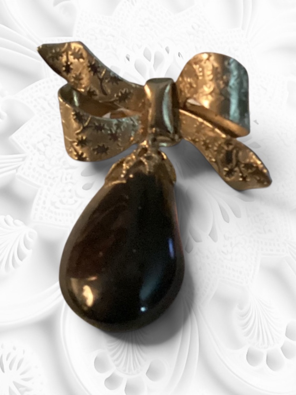 Vintage Gold-Tone Pin/Brown Polished Stone